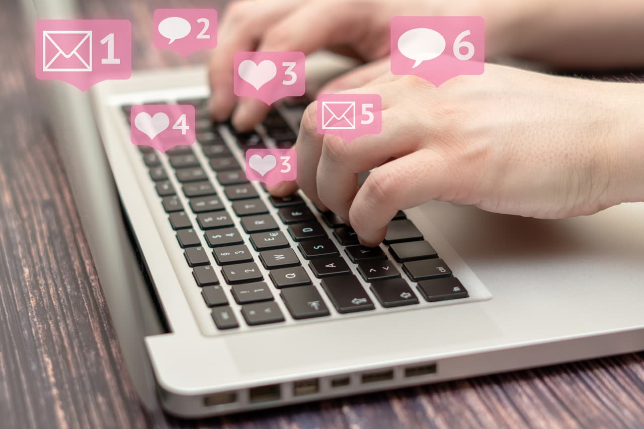 <b>Marketing digital: </b>Expertos en este campo usan herramientas digitales y medios sociales para cautivar la atención de clientes potenciales. Según LinkedIn, estos trabajos pueden ofrecer un rango de $48,000 - $96,000