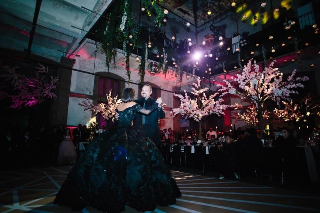 Para el baile principal al lado de su famoso padre, Ángela y Pepe escogieron el tema de Billy Joel 'She's Always a Woman', canción que para ambos tiene un significado muy especial.