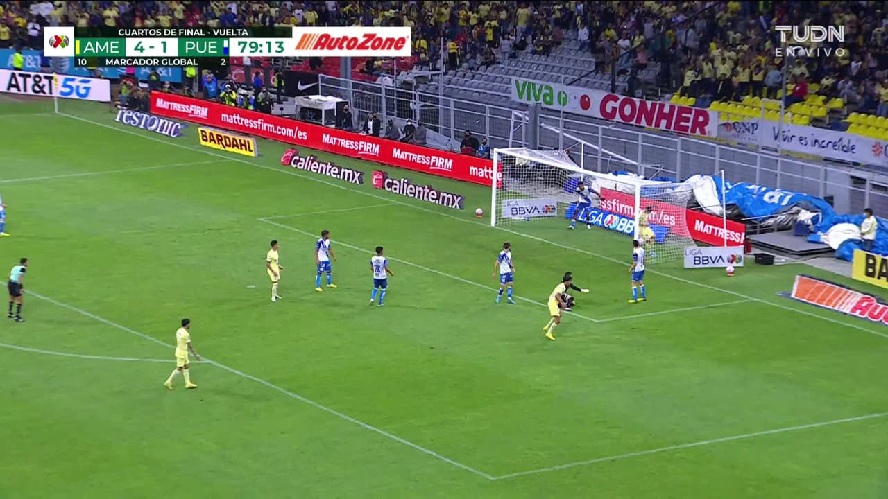 ¡GOL!  anota para América. Jürgen Damm