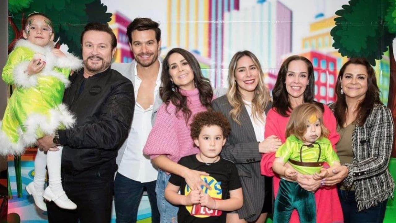 Arturo Peniche junto a su familia: una parte de la dinastía