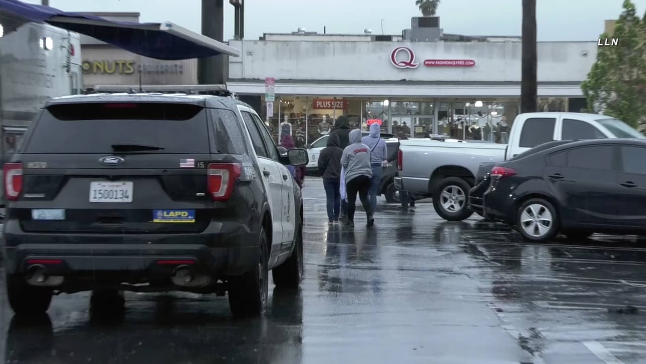 El incidente, que fue calificado como “trágico”, por el 
<a href="https://twitter.com/LAPDHQ/status/1474180131270791179" target="_blank">subdirector del LAPD, Dominic Choi</a>, ocurrió dos días antes de celebrar la Navidad, una época en la que miles de personas salen a las tiendas para comprar sus regalos.