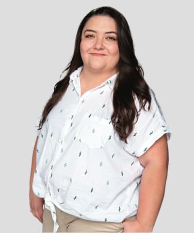 La actriz y comediante Alejandra Ley es Micaela Navarro Robles, la gran amiga de Teodoro. Ambos se conocieron en la universidad y son socios en la clínica del pueblo. 'Mica', como la llaman sus amigos, es una chica segura y carismática. La amistad entre ella y Teodoro es totalmente franca por lo que se convertirá en un gran apoyo para él en su infructuosa búsqueda para tratar de enamorar a Flor.