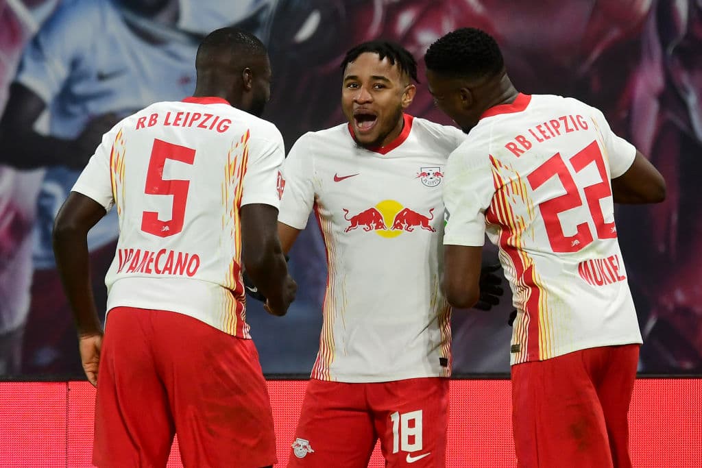 Leipzig venció por la mínima al Leverkusen y cierra la fecha con 38 unidades peleando por la cima; Leverkusen se rezaga con 32.