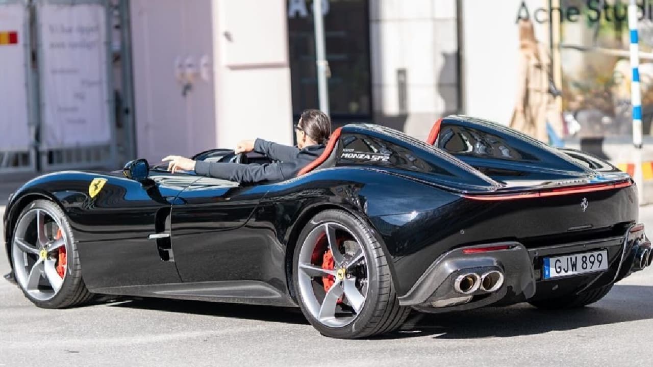 Sin duda, Zlatan hace lucir el Ferrari Monza SP2 como nadie en el mundo. ¡Es como Zlatan, pero en auto!