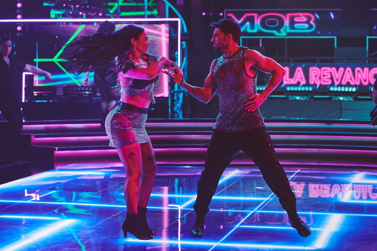 Fue una noche mágica en la que se recibió a seis famosos con experiencia en las competencias de baile: 
<b>Amara 'La Negra', Lis Vega, Adrián Lastra, Sandra Itzel, Lambda García y Raúl Coronado</b>, y se dio la bienvenida a dos 'novatos',
<b> Frida Sofía y Diego Amozurrutia</b>.