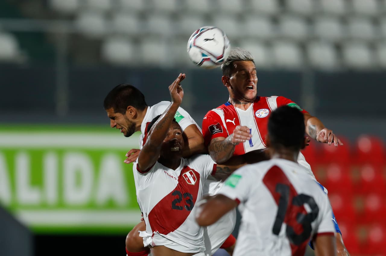 Con dobletes de Ángel Romero y André Carrillo Perú y Paraguay reparten puntos y se conforman con una unidad.