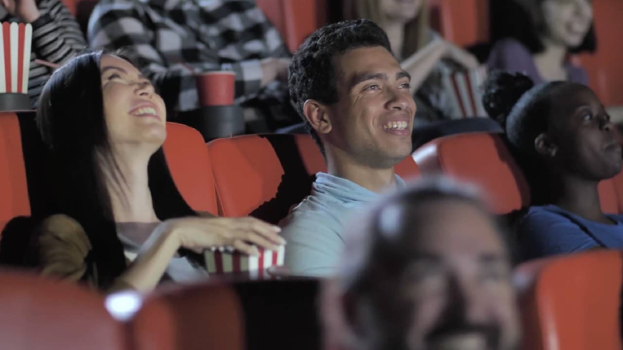 <h2 class="cms-H2-H2">National Cinema Day en Arizona</h2>
<br>
<b>En Arizona participan casi 70 salas de cine</b> de cadenas como AMC, Harkins, Cinemark, Fat Cats Fun Queen Creek, Century y mucho más, en hasta 28 ciudades.