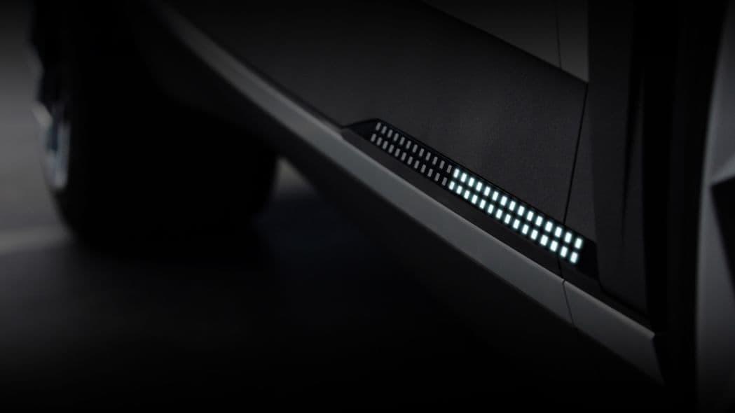 Pasando a sus laterales, luces LED ubicadas en las puertas indican la carga restante de la batería. De esta manera, el conductor tiene una idea de la distancia que puede conducir antes de entrar al vehículo.