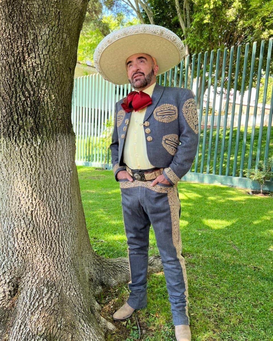 <h3 class="cms-H3-H3">Vicente Fernández Jr </h3>
<br>
<br>Estrenará en 2023 una bioserie llamada 'El infierno de Vicente Fernández Jr', en el que contará los detalles de esos 120 días en que estuvo privado de la libertad por un secuestro en 1998, y en que le amputaron dos dedos para enviárselos a su familia exigiendo la suma que pedían por su liberación.
<br>
<br>