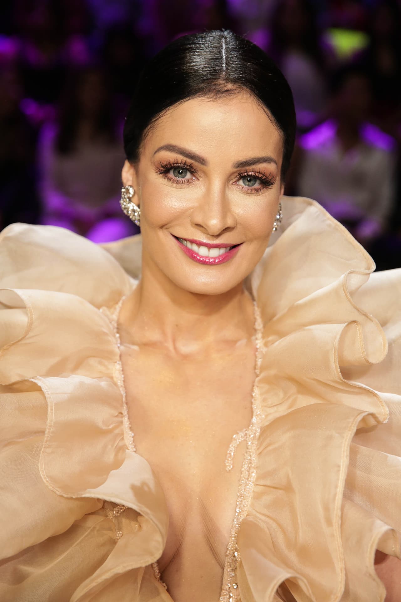 Dayanara, quien estrenó recientemente anillo de compromiso, complementó su look con aretes de Luba Boutique y zapatos Louboutin.