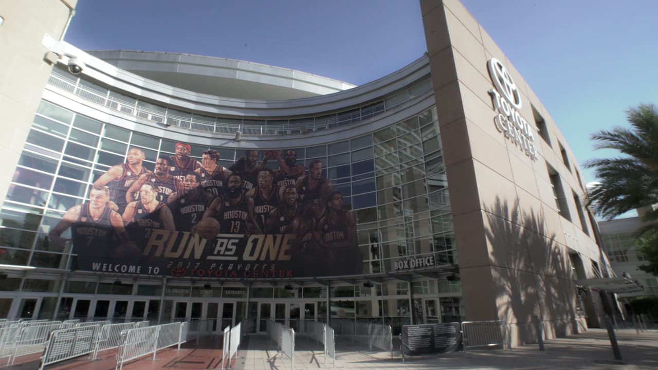 Toyota Centre, donde juegan de local los Houston Rockets. Ver básquet es una de las aficiones de Torres.