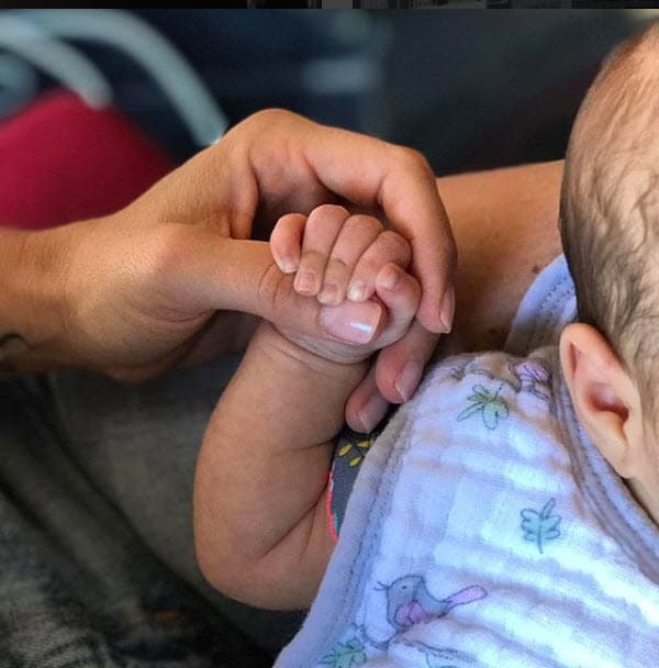 La actriz casi no comparte fotos de sus bebitos, pero está fue la imágen más reciente: "AMOR PURO 💖 #MiBarbarita".