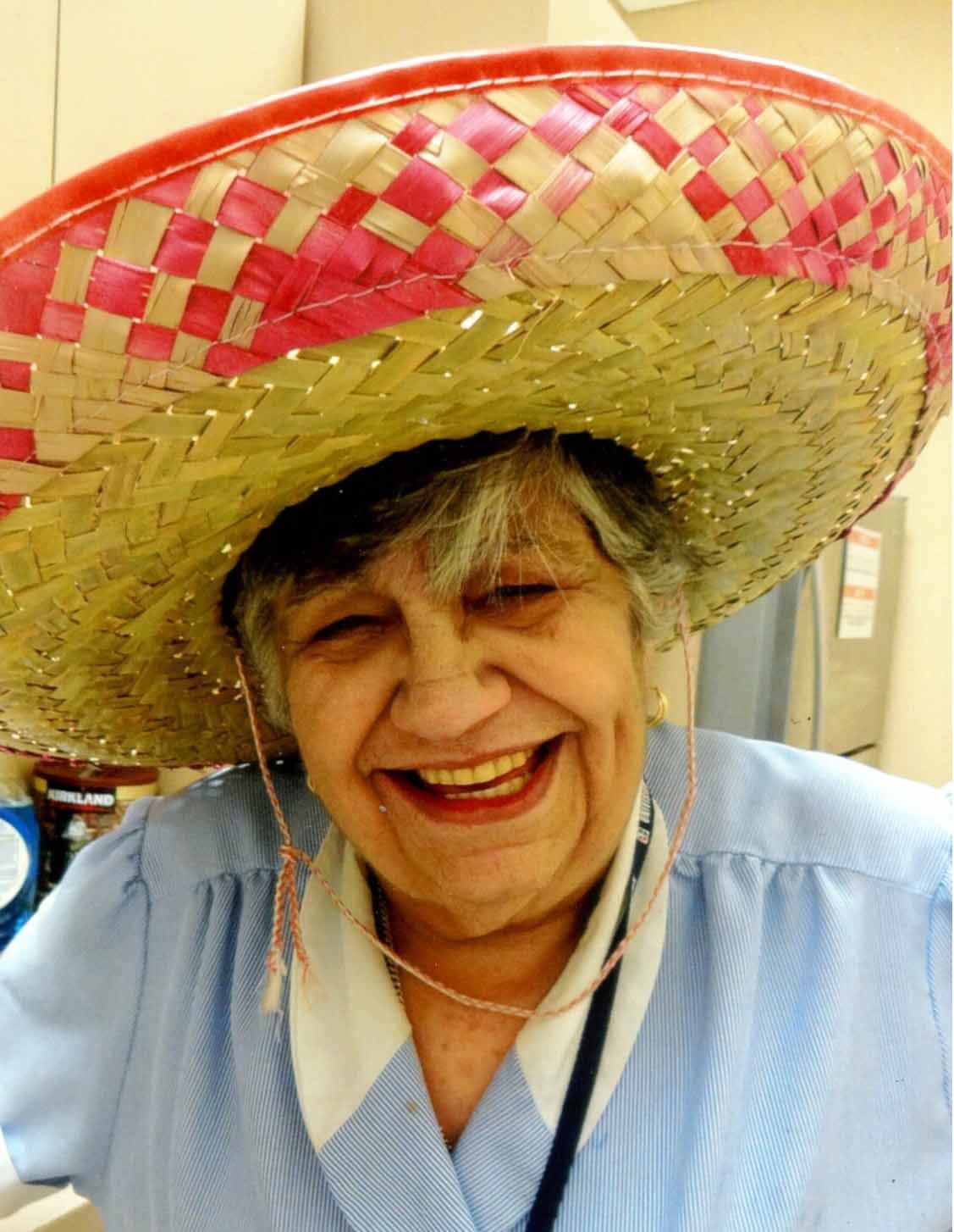 "Gracias, que Dios los bendiga, siempre, sueñen que los sueños tienen alas, que nunca sabemos a dónde nos pueden llevar, los quiere por siempre,
<br>
<br>Martica La Del Café".
<br>