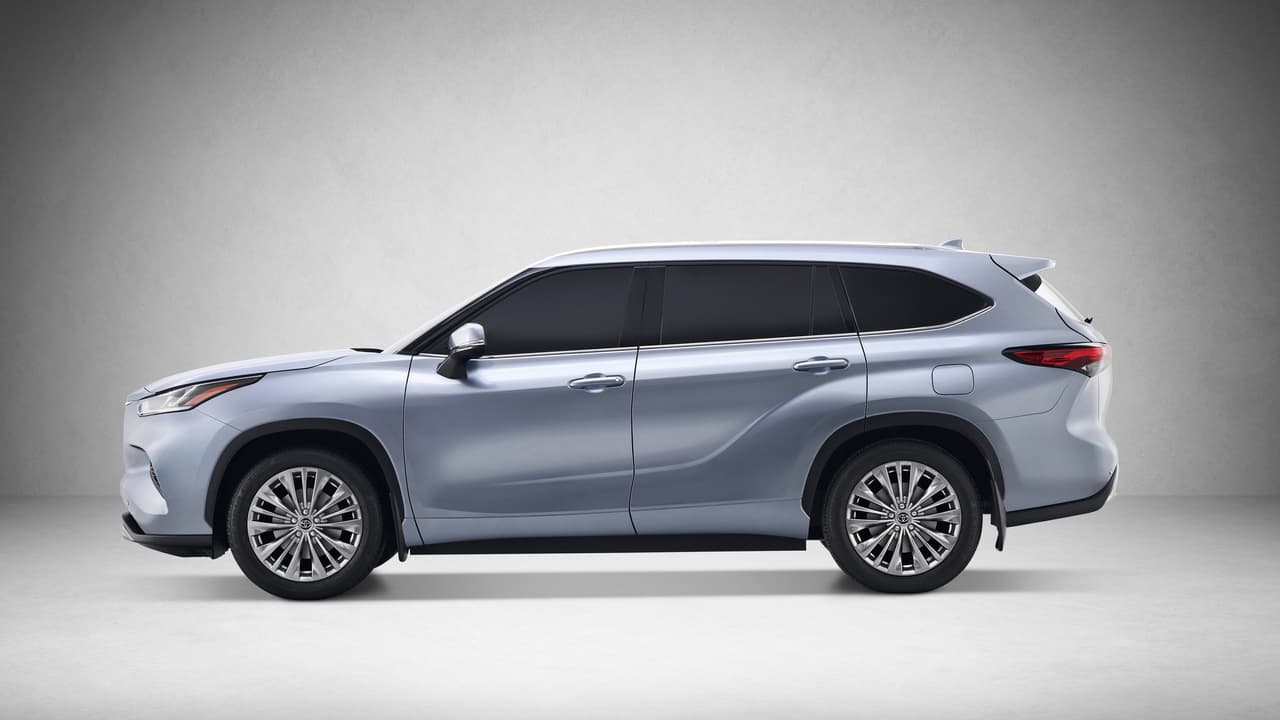 Las inusuales pero hermosas líneas de la nueva Toyota Highlander, cuenta con la función práctica de 
<b>canalizar el flujo del aire </b>de la mejor manera posible, de manera de lograr un vehículo más silencioso, estable y económico de operar.