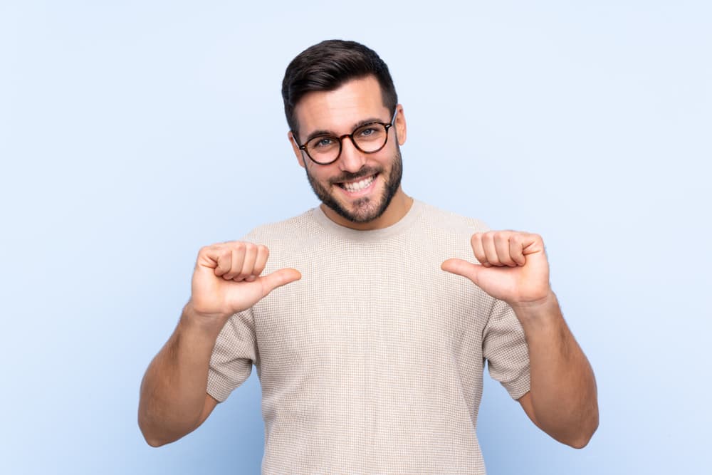 <b>ACUARIO</b>
<br>Son muy carismáticos y nobles, y suelen tener una mente muy empática y humanitaria, pero por ello deben cuidarse de no sentirse superiores o mejores que los demás.