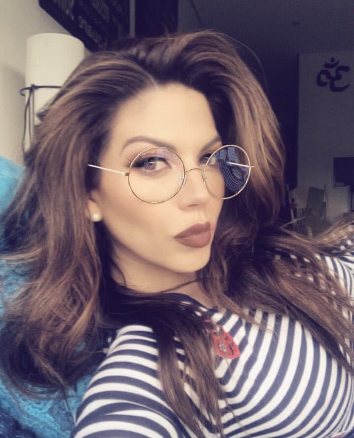 Esta joven actriz nació un 12 de agosto de 1985 en la Ciudad de México. Su nombre completo es 
<b>África Ivonne Lechuga Zavala.</b>