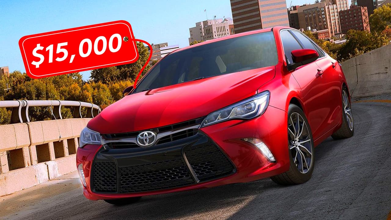 El buscador de autos 
<a href="https://www.iseecars.com/" target="_blank">iSeeCars</a> analizó más de 20 millones de vehículos de dos estudios que llevó a cabo en 2019 sobre 
<a href="https://www.univision.com/carros/estos-son-los-carros-que-recorren-mas-millas-en-estados-unidos-fotos" target="_blank">los carros con mayores probabilidades de superar la barrera de las 200,000 millas</a> y los que 
<a href="https://www.univision.com/carros/ranking-de-carros/estos-son-los-carros-que-menos-valor-pierden-tras-cinco-anos-de-uso-fotos" target="_blank">mejor retienen su valor tras cinco años de uso</a>; y combinó estos resultados con las calificaciones de seguridad otorgadas por la Administración Nacional de Seguridad Vial de Estados Unidos (NHTSA).