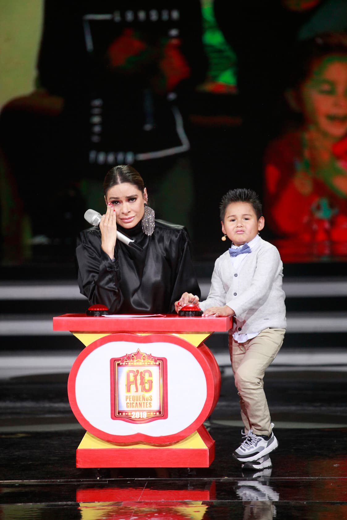 Después de las risas vino el llanto. El momento de sonrisas de Giovani incluyó un deseo suyo: no tener hambre. Este momento fue particularmente emotivo para Galilea, pues le hizo recordar cuando le prometió a su mamá que no volvería a tener su refrigerador vacío,