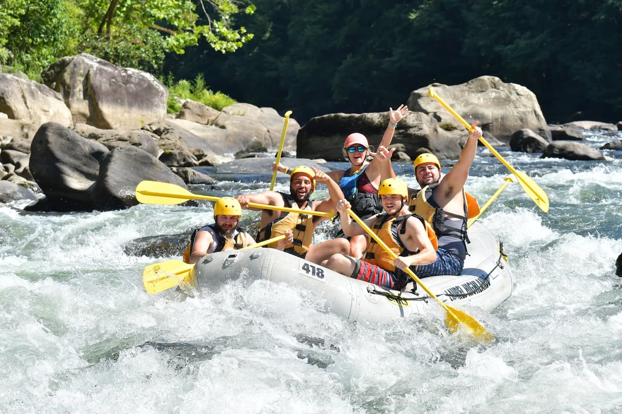 <b><a href="https://www.laurelhighlands.com/">Laurel Highlands River Tours & Outdoor Center</a>. </b>Disfruta de viajes guiados de rafting en el río Youghiogheny medio, bajo o alto o en el río Cheat. Ofrece viajes familiares en flotador a rápidos.
<br>
<br>
<b><a href="https://goo.gl/maps/wXRShVdRcTRiPANP7">Cómo llegar</a></b>