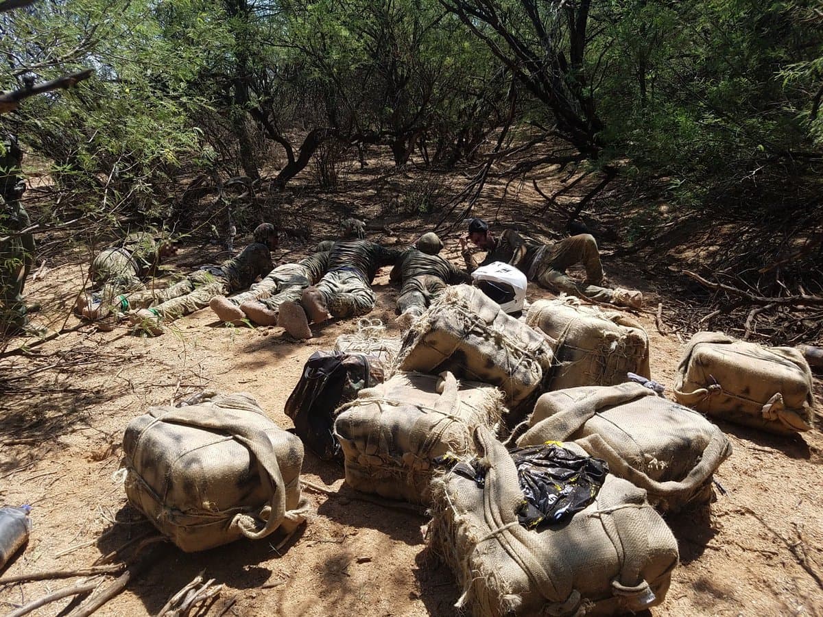 El otro peligro de cruzar por el desierto: el acecho de los traficantes de 'El Mayo' Zambada y sus enemigos