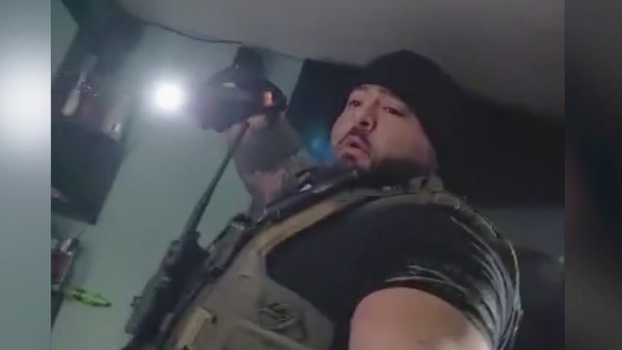 Agentes de ICE irrumpen en vivienda de Queens apuntando con armas contra familia hispana