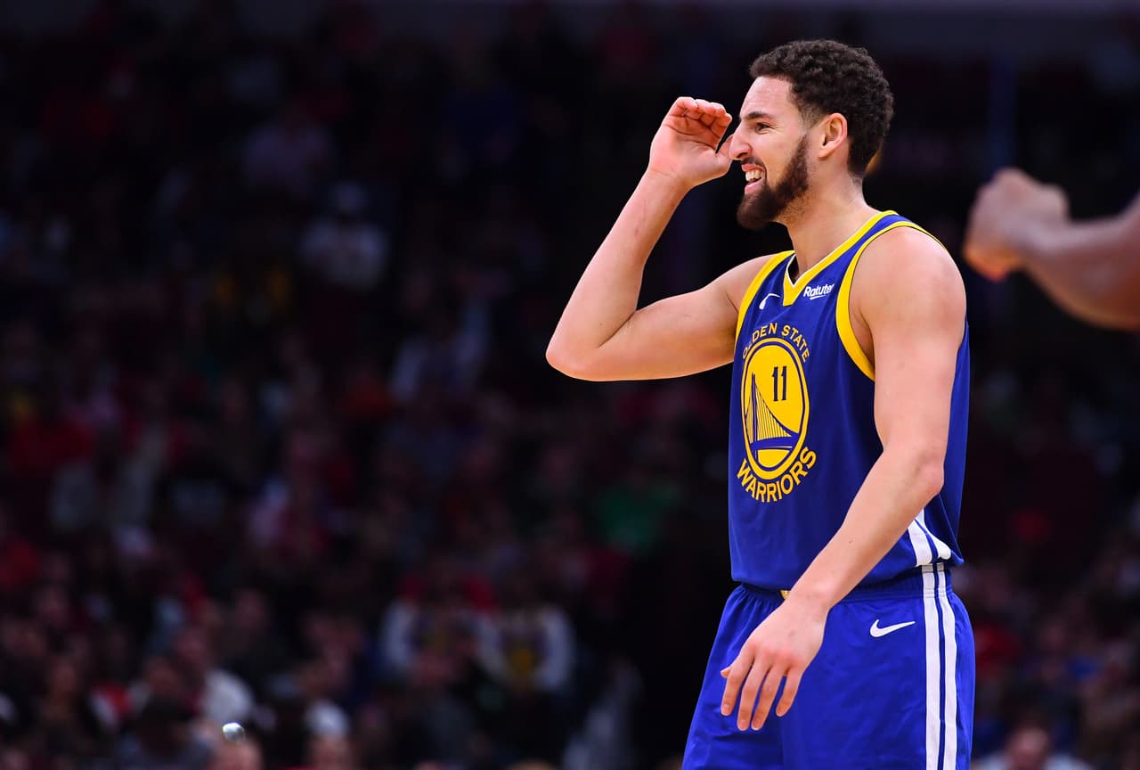 Klay Thompson salió en plan incontenible la noche del 29 de octubre en el United Center en la visita de sus Golden State Warriors sobre los Chicago Bulls. Salió a hacer historia.