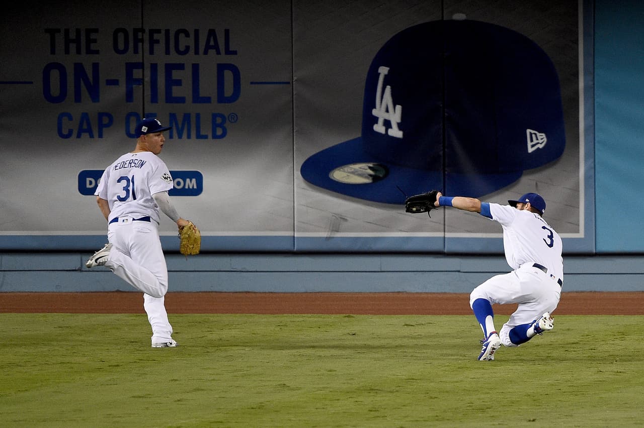 Chris Taylor también hizo su aportación, con una enorme atrapada a un batazo de George Springer, para impedir que Houston ampliara el marcador.
