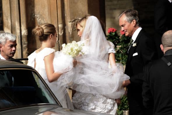 Pero esto apenas es el comienzo de la celebración nupcial de Poppy.