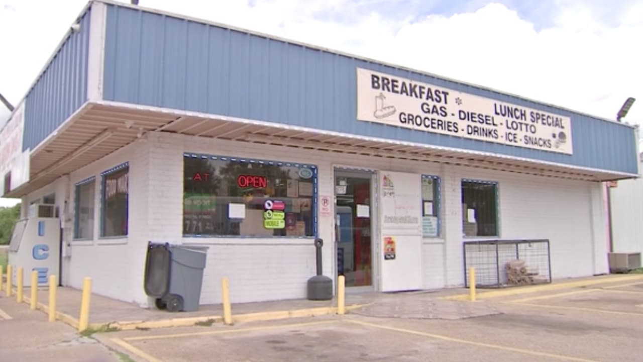 En la tienda donde ocurrió el incidente, afirman que tienen un video de vigilancia de lo que pasó, aunque no lo compartieron con Univision 45.