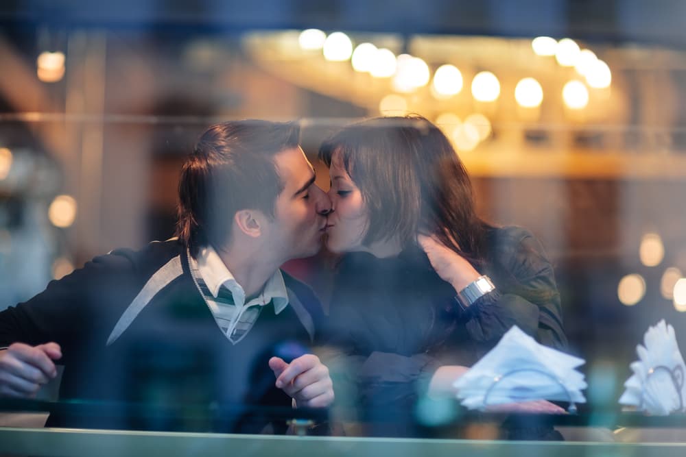 La comunicación en pareja en ocasiones suele ser un poco complicada. Es por eso que te damos algunos consejos para mejorar en ella y evitar conflictos a futuro.
<br>