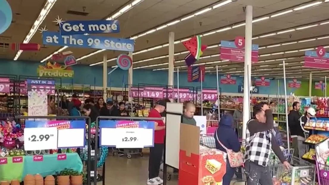 Además, la Junta de Supervisores del Condado de Los Ángeles trabaja en un informe sobre posibles ayudas a ofrecer a los miles de trabajadores que resulten afectados por el cierre de la cadena 99 Cents Only. Departamentos como los de
<b> Oportunidades Económicas</b> y 
<b>Asuntos del Consumidor y Negocios</b>, deben presentar los resultados para discusión en menos de 60 días.