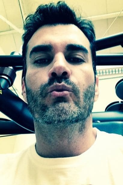 Con o sin barba, este galán no para de mostrar que es muy coqueto.