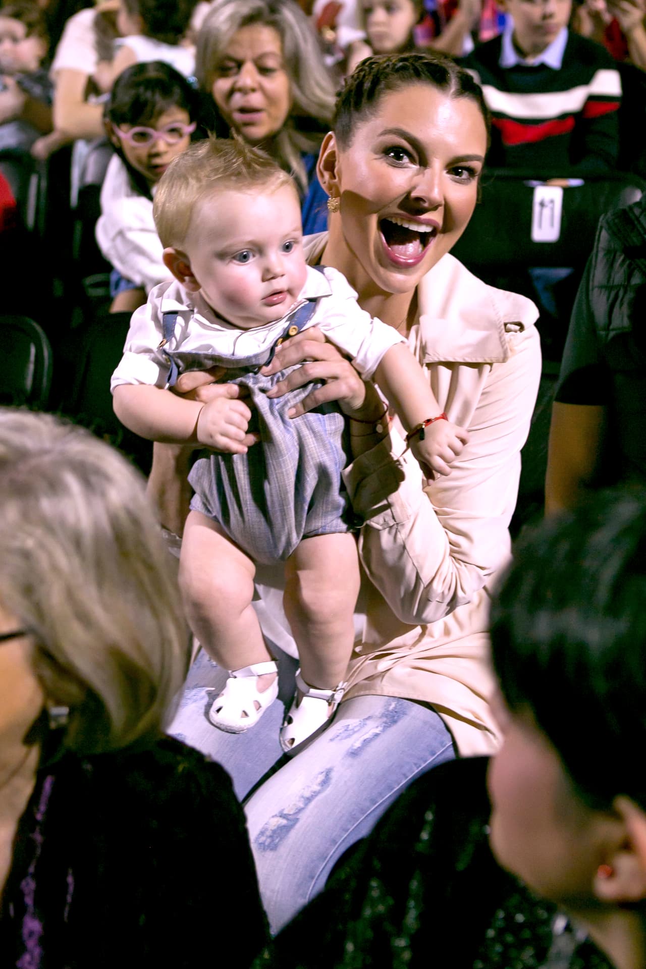 La actriz y también cantante aseguró que "lo que sí tengo en mi poder ahora es hacer a un niño fuerte, un niño rodeado de amor, un niño seguro".