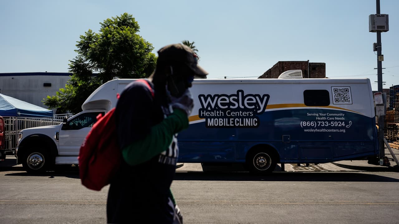 Personas sin hogar recibirán atención médica en Los Ángeles: una alianza lo hará posible
