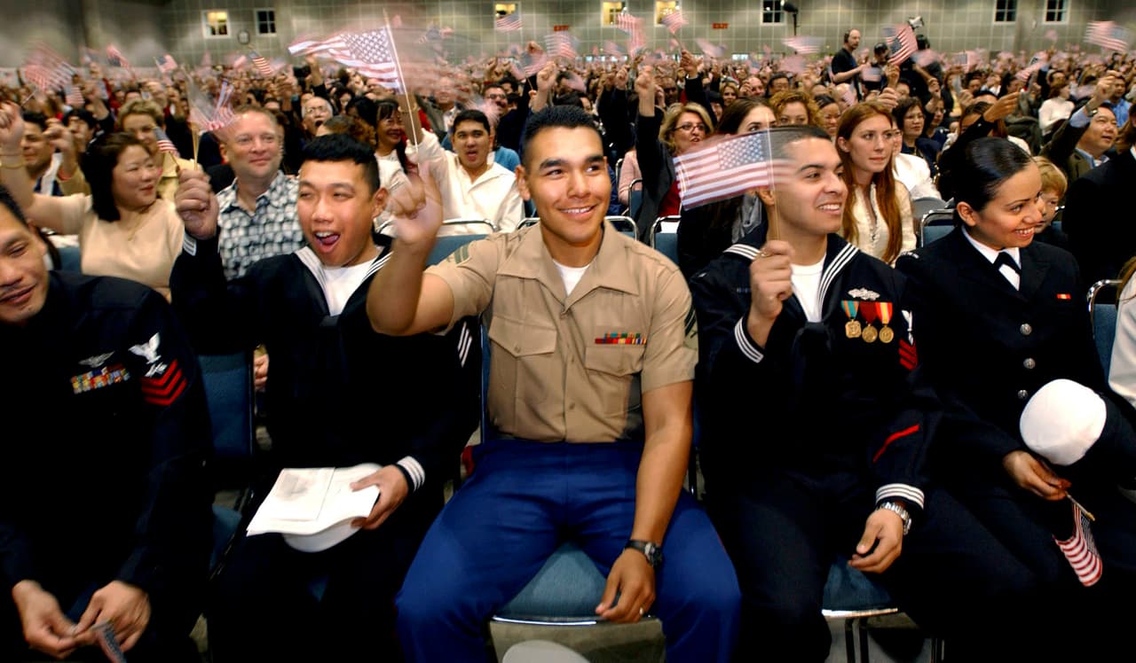 Corte anula orden que frenaba la ciudadanía acelerada para militares inmigrantes