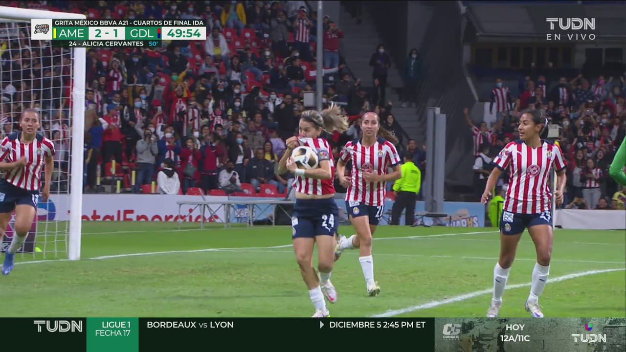 ¡Obra de arte! Licha Cervantes recorta distancia con golazo