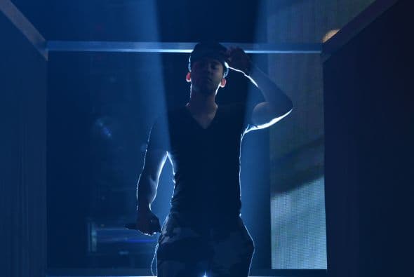 Este cantante está bien 'stuck' en las listas musicales.