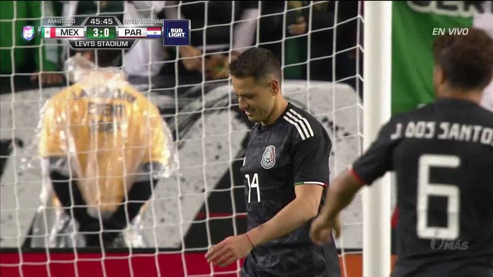 Tiro desviado de Chicharito