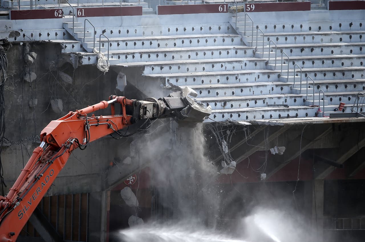 La demolición de la excasa de los Gigantes y los 49ers de San Francisco llegó a su fase final.