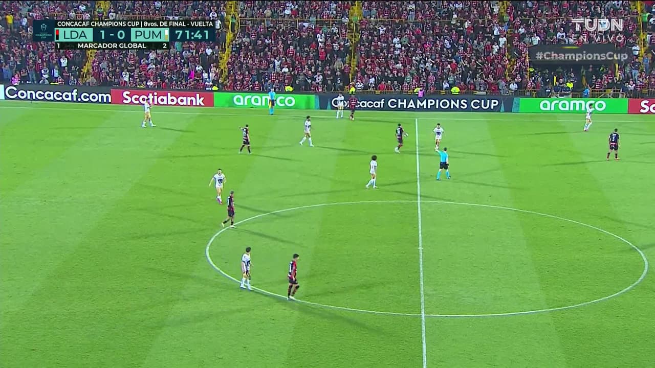 ¡GOL!  anota para Pumas UNAM. Leo Suárez