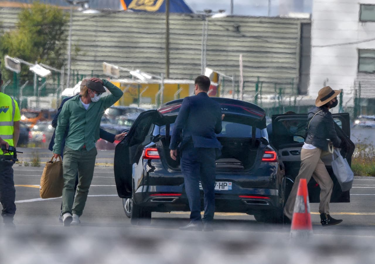 Se detalla que Poturalski viajó directamente desde Los Ángeles para reunirse con él en París y de ahí se fueron a esta última etapa del viaje.
<br>