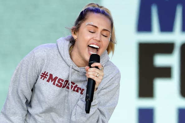 Pero esa no fue su única actividad en Instagram en las horas recientes. Miley Cyrus también 
<b>reaccionó a una broma que hizo Brody Jenner </b>en referencia a toda la situación que ahora involucra a su ex.