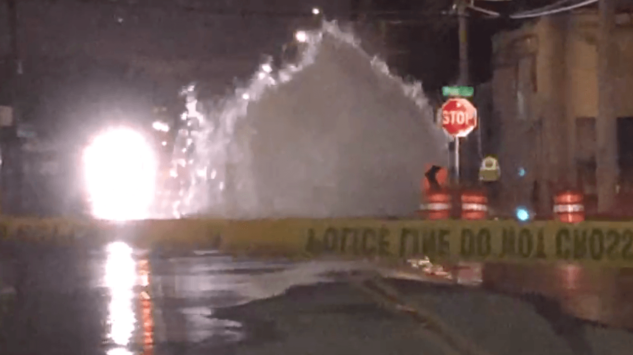 Oficiales del Departamento de Policía de Houston investigan los hechos.