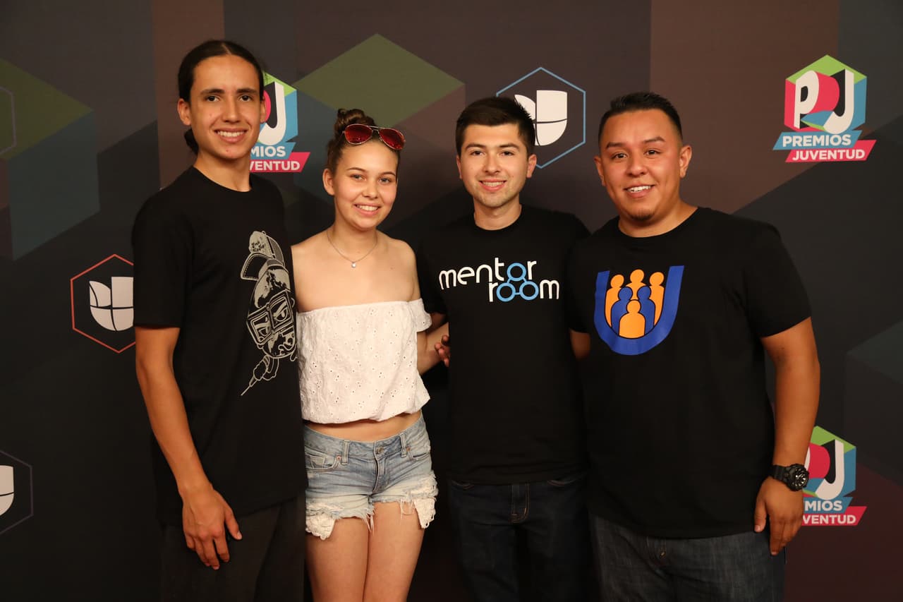 Durante el ensayo de Premios Juventud, contamos con la presencia de cuatro de ellos: Xiuhtezcatl Martínez, Nalleli Cobo, Dante Alvarado León e Iván Ceja.