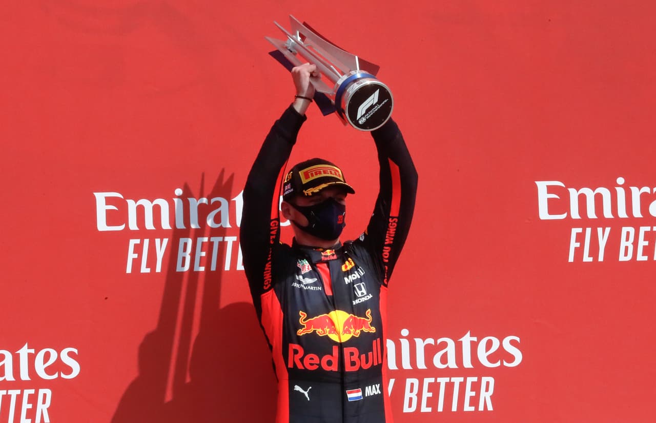 Max Verstappen de Red Bull cortó la racha ganadora de Hamilton y Mercedes. Leclerc (Ferrari) terminó en cuarto y los coequiperos de ‘Checo’, Stroll y Hulkenberg, terminaron en sexto y séptimo, respectivamente. La siguiente fecha se correrá el GP de España, en Barcelona.