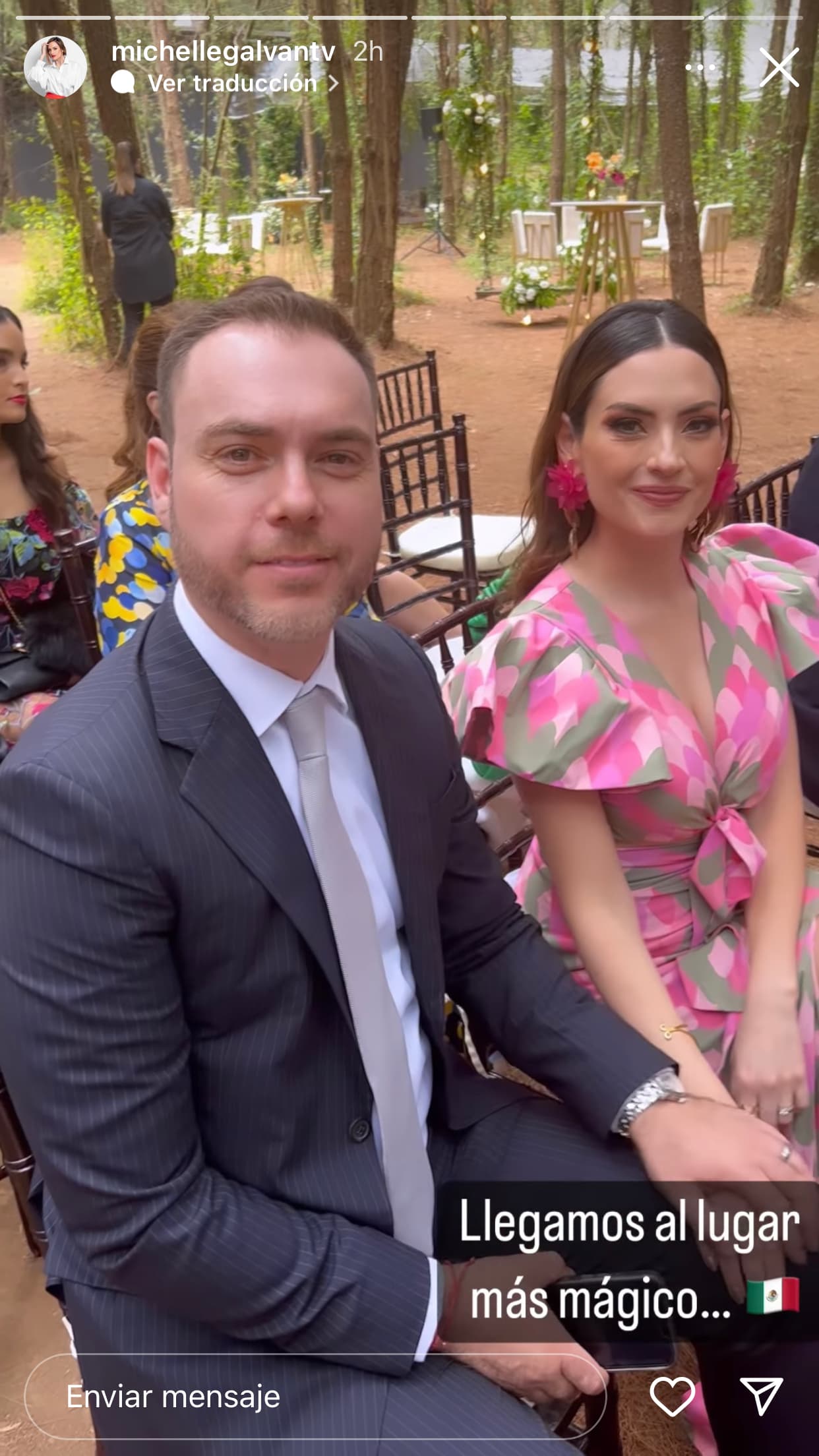 <b>"Fue una pequeña ceremonia cristiana"</b>, contó. Entre las invitadas estuvieron la actriz Michelle Renaud y otra de las caras más reconocidas de 
<b>Univision</b>, Michelle Galván.