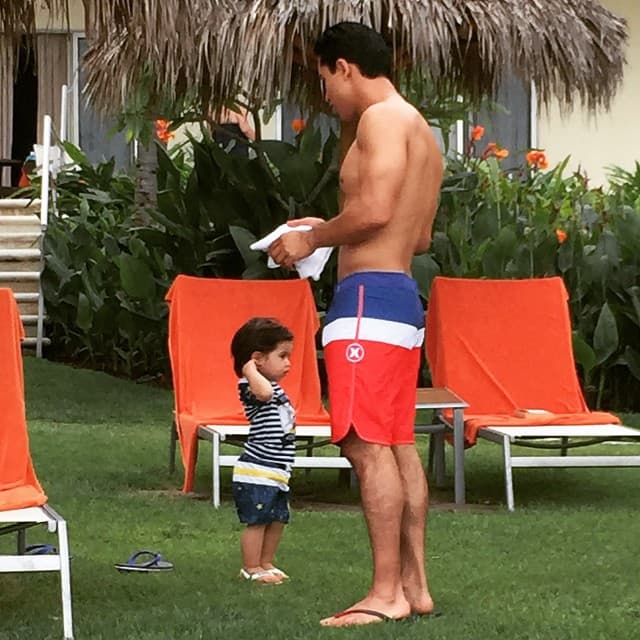 Pero también tiene su carácter, aquí discutiendo con su papá.