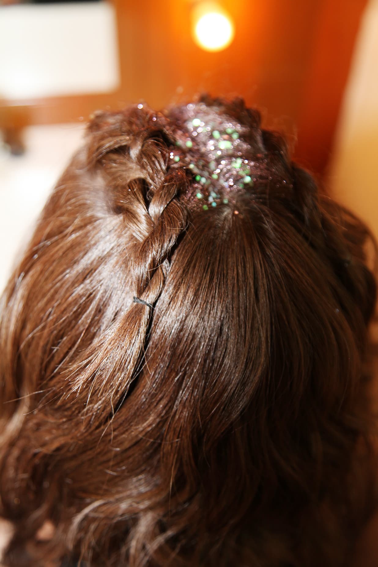 Como bien nos había advertido, la temporada estaría llena de brillitos, en esta ocasión se quedaron en el peinado.