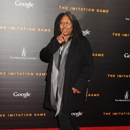 6. Whoopi Goldberg - Whoopi confesó que antes de saber que sufría de dislexia, los niños la llamaban tonta.