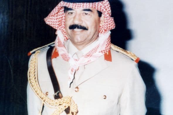 En diciembre, uno de los hombres más buscados por Estados Unidos es arrestado, el dictador Saddam Hussein.